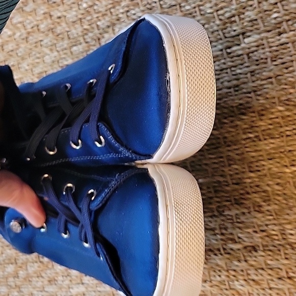 GUESS blue suede shoes with rhinestones.  Very good condition size 8M. - Picture 5 of 9